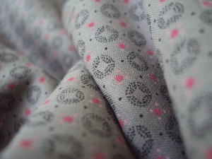 Voile de coton gris à motifs
