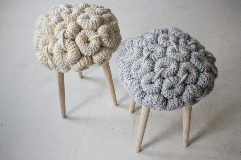 Tabourets couverts de tricot - Anne-Claire O'Brien Tabourets couverts de tricot - Anne-Claire O'Brien